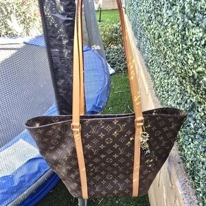 SOLD ON ANOTHER PLATFORM Louis Vuitton Sac Shopping Tote